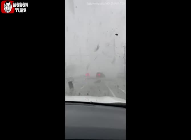 Video: A automobile is lifted like a toy by a storm